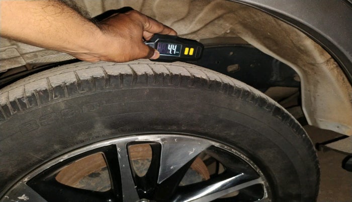 2016 Toyota Innova Crysta 2.4 VX 7 STR, Diesel, Manual, 84,608 km, tyre