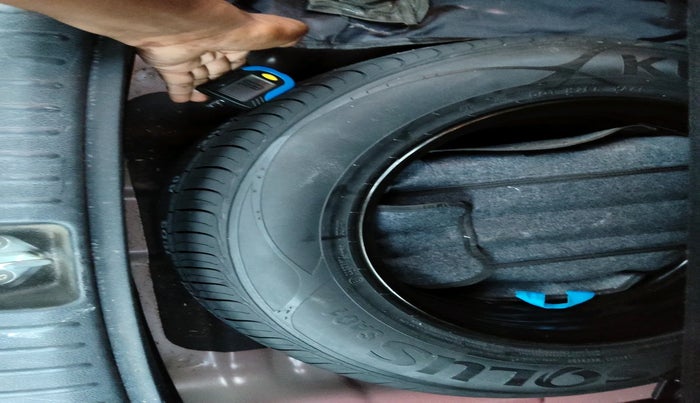 2021 KIA SELTOS HTK PLUS 1.5, Petrol, Manual, 17,101 km, tyre