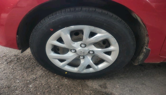 2017 Hyundai Grand i10 SPORTZ (O) 1.2 KAPPA VTVT, Petrol, Manual, 94,105 km, tyre