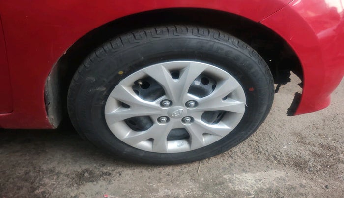 2017 Hyundai Grand i10 SPORTZ (O) 1.2 KAPPA VTVT, Petrol, Manual, 94,105 km, tyre