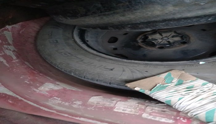 2010 Volkswagen Polo COMFORTLINE 1.2L, Diesel, Manual, 1,19,014 km, tyre