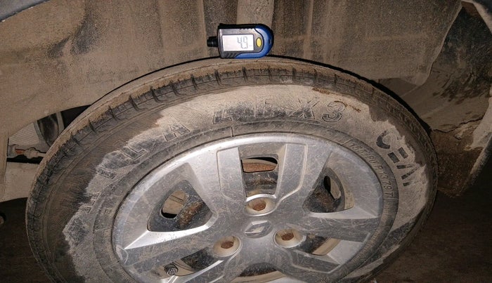 2016 Renault Kwid RXT 1.0 AMT, Petrol, Automatic, 1,09,652 km, tyre