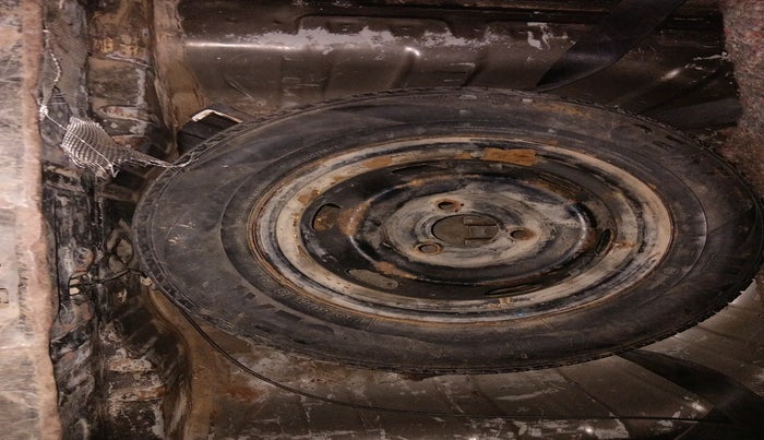 2016 Renault Kwid RXT 1.0 AMT, Petrol, Automatic, 1,09,652 km, tyre