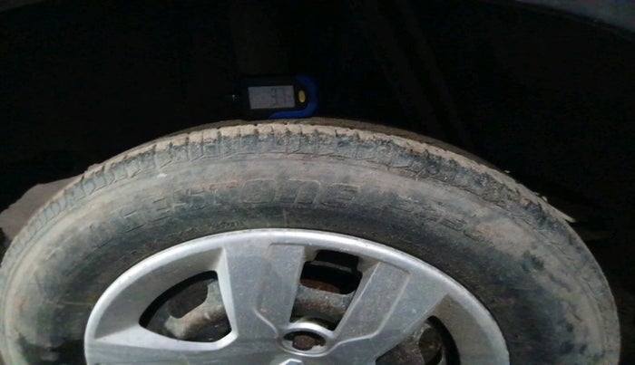 2016 Renault Kwid RXT 1.0 AMT, Petrol, Automatic, 1,09,652 km, tyre