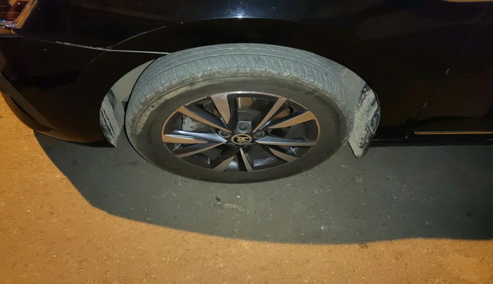 2024 Skoda SLAVIA STYLE 1.5L TSI DSG, Petrol, Automatic, 10,347 km, tyre