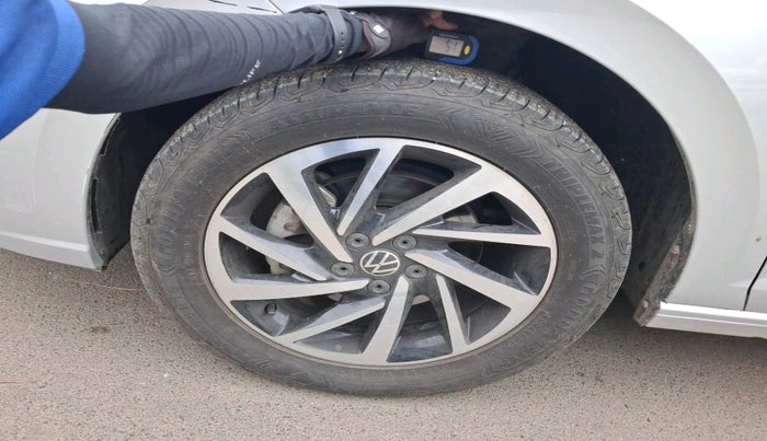 2022 Volkswagen VIRTUS TOPLINE TSI 1.0 AT, Petrol, Automatic, 16,744 km, tyre