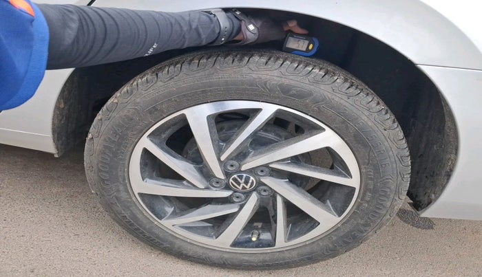 2022 Volkswagen VIRTUS TOPLINE TSI 1.0 AT, Petrol, Automatic, 17,761 km, tyre