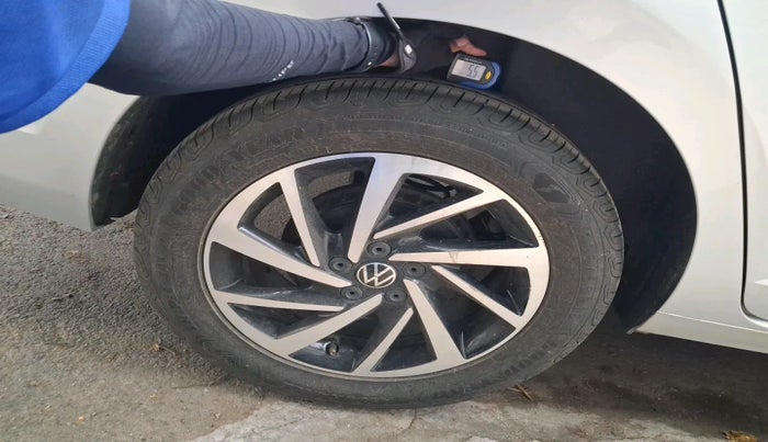 2022 Volkswagen VIRTUS TOPLINE TSI 1.0 AT, Petrol, Automatic, 17,761 km, tyre