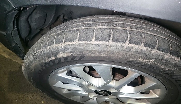 2016 Mahindra Kuv100 K8 6 STR, Petrol, Manual, 54,589 km, tyre