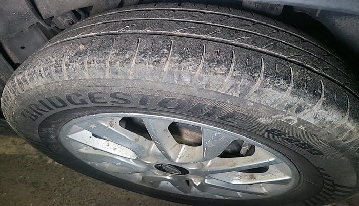 2016 Mahindra Kuv100 K8 6 STR, Petrol, Manual, 54,589 km, tyre