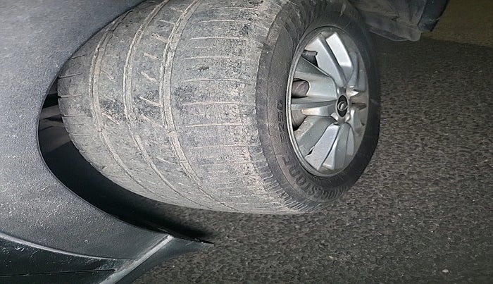 2016 Mahindra Kuv100 K8 6 STR, Petrol, Manual, 54,589 km, tyre