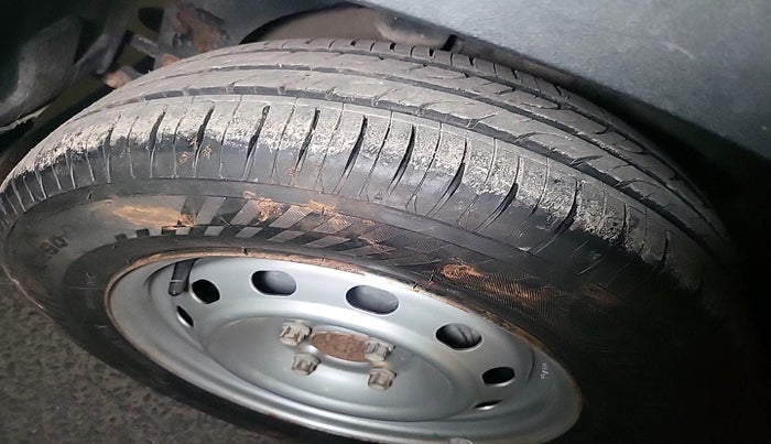 2016 Mahindra Kuv100 K8 6 STR, Petrol, Manual, 54,589 km, tyre