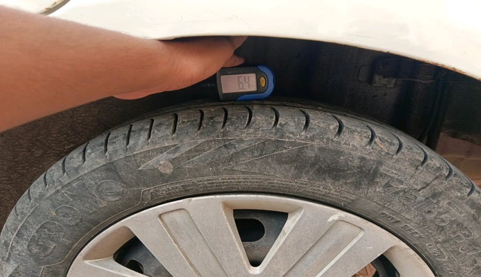 2010 Ford Figo ZXI 1.4 DIESEL, Diesel, Manual, 57,615 km, tyre