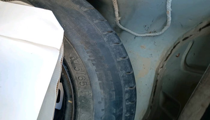 2010 Ford Figo ZXI 1.4 DIESEL, Diesel, Manual, 57,615 km, tyre