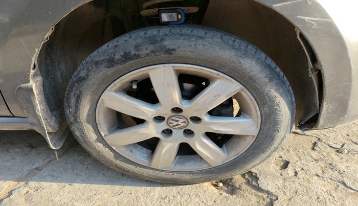 2010 Volkswagen Polo HIGHLINE1.2L, Petrol, Manual, 1,14,263 km, tyre