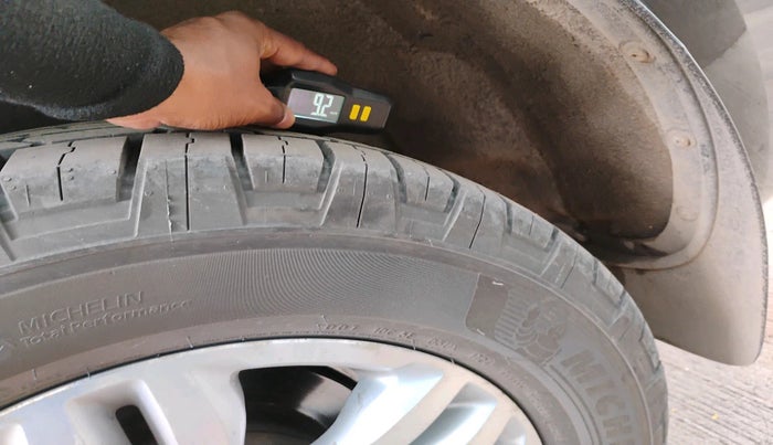 2018 Ford Endeavour TREND 2.2 4X2 AT, Diesel, Automatic, 2,37,612 km, tyre