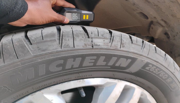 2018 Ford Endeavour TREND 2.2 4X2 AT, Diesel, Automatic, 2,37,612 km, tyre