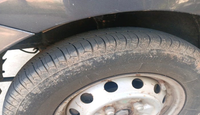 2015 Hyundai Eon D-LITE+, Petrol, Manual, 99,799 km, tyre