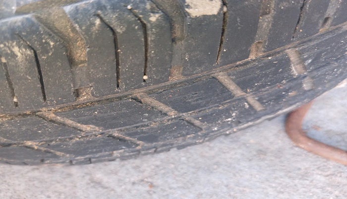 2015 Hyundai Eon D-LITE+, Petrol, Manual, 99,799 km, tyre