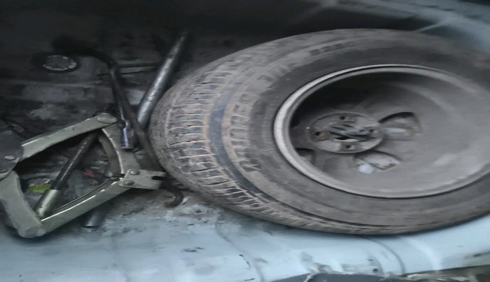 2010 Hyundai Verna VGT CRDI SX ABS, Diesel, Manual, 1,02,272 km, tyre