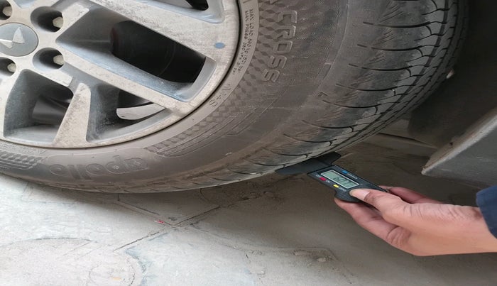 2025 Mahindra XUV 3XO AX5 1.2 L TCMPFI AT, Petrol, Automatic, 4,781 km, tyre