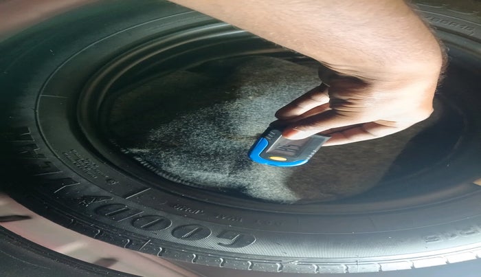 2020 Hyundai VENUE S 1.2, Petrol, Manual, 39,709 km, tyre