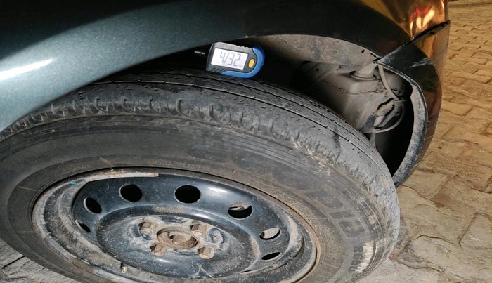 2010 Maruti Swift VXI, Petrol, Manual, 86,566 km, tyre