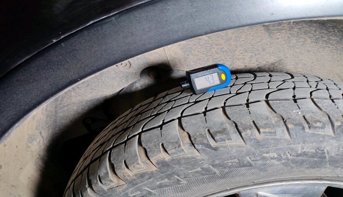 2014 Mahindra XUV500 W8, Diesel, Manual, 1,93,762 km, tyre