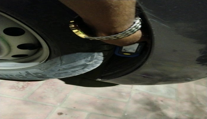 2013 Hyundai Eon ERA +, Petrol, Manual, 43,131 km, tyre