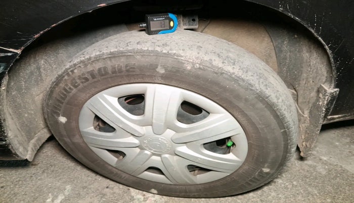 2011 Skoda Fabia AMBIENTE 1.2 MPI, Petrol, Manual, 1,11,279 km, tyre