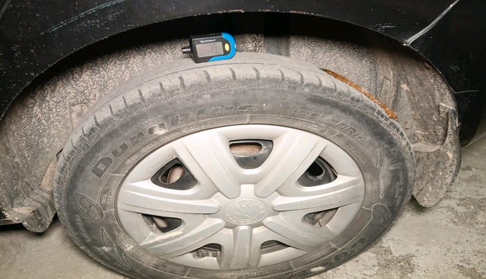 2011 Skoda Fabia AMBIENTE 1.2 MPI, Petrol, Manual, 1,11,279 km, tyre