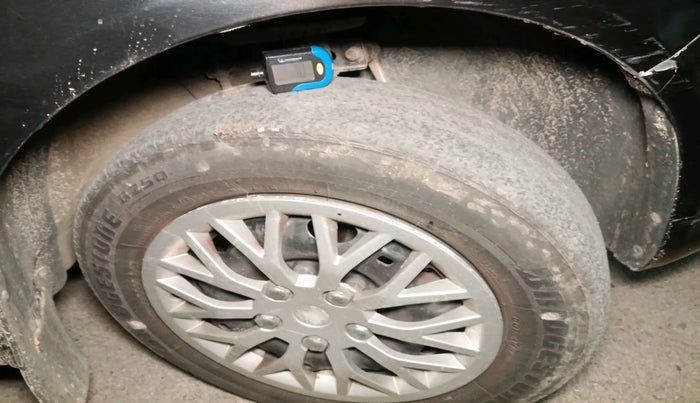 2011 Skoda Fabia AMBIENTE 1.2 MPI, Petrol, Manual, 1,11,279 km, tyre