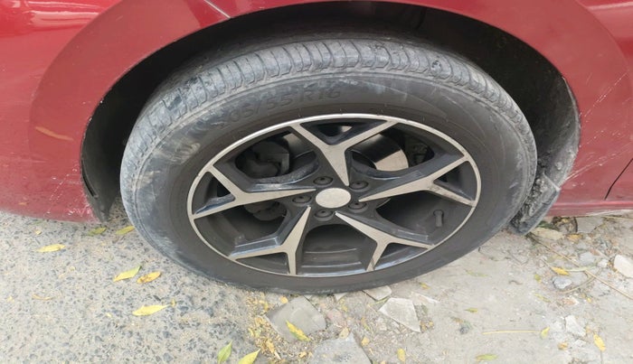 2023 Volkswagen VIRTUS HIGHLINE TSI 1.0 AT, Petrol, Automatic, 27,141 km, tyre