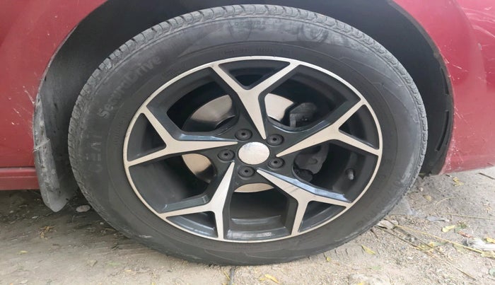 2023 Volkswagen VIRTUS HIGHLINE TSI 1.0 AT, Petrol, Automatic, 27,141 km, tyre