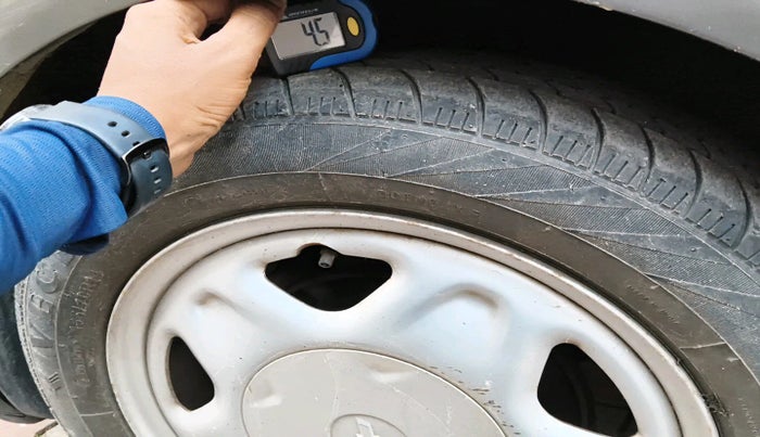 2011 Chevrolet Beat LT PETROL, Petrol, Manual, 32,265 km, tyre