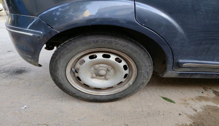 2010 Ford Figo LXI 1.4 DIESEL, Diesel, Manual, 1,47,437 km, tyre