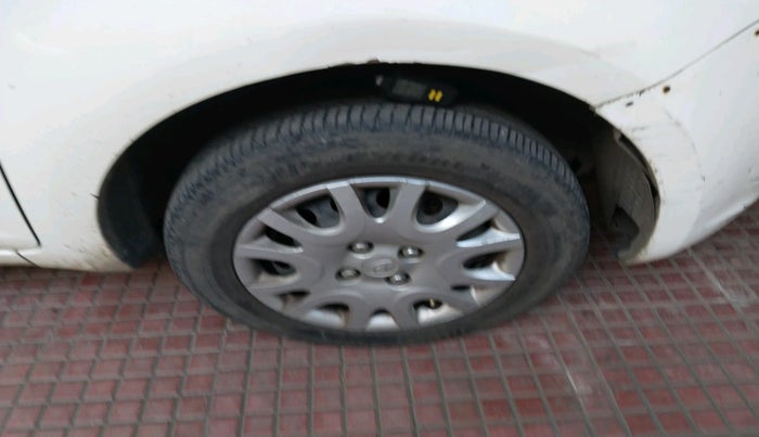 2011 Hyundai i20 MAGNA 1.2, Petrol, Manual, 61,424 km, tyre