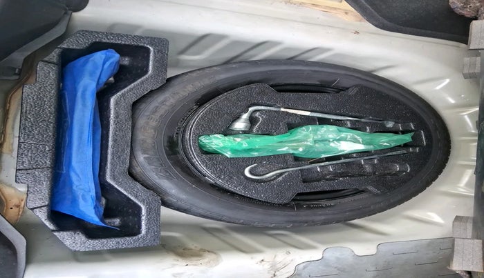 2016 Maruti Ciaz VDI SHVS, Diesel, Manual, 1,19,527 km, tyre