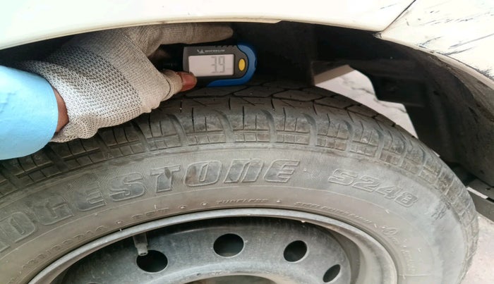 2012 Maruti Swift Dzire VXI, Petrol, Manual, 1,35,374 km, tyre