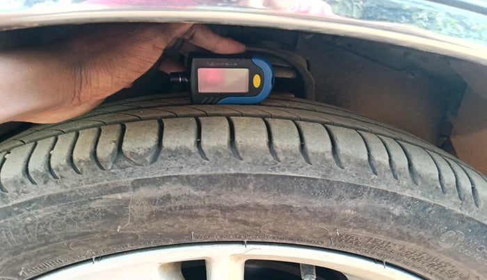 2018 Toyota Innova Crysta 2.7 ZX AT 7 STR, Petrol, Automatic, 56,517 km, tyre