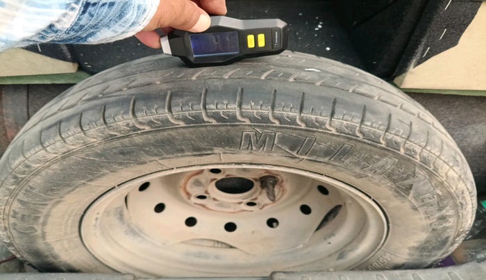 2017 Maruti Alto 800 LXI, Petrol, Manual, 1,07,238 km, tyre