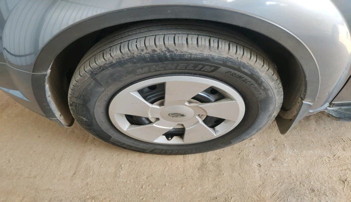 2017 Mahindra XUV500 W6, Diesel, Manual, 88,107 km, tyre