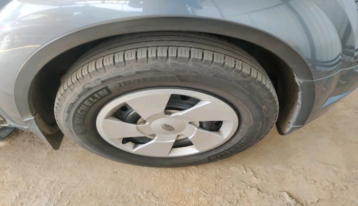 2017 Mahindra XUV500 W6, Diesel, Manual, 88,107 km, tyre