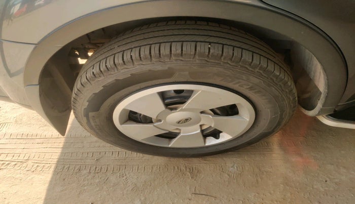 2017 Mahindra XUV500 W6, Diesel, Manual, 88,107 km, tyre