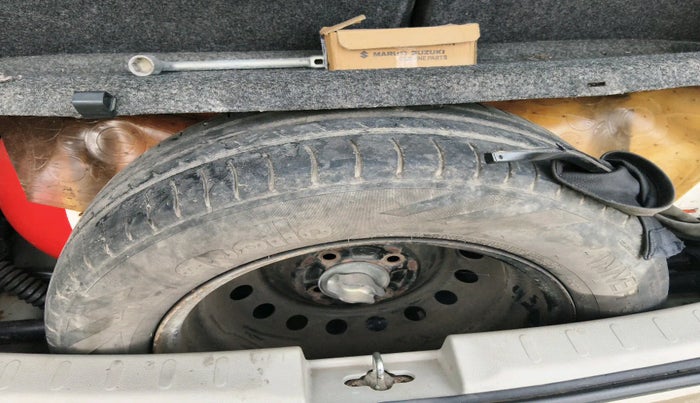 2015 Maruti Celerio VXI CNG, Petrol, Manual, 71,030 km, tyre