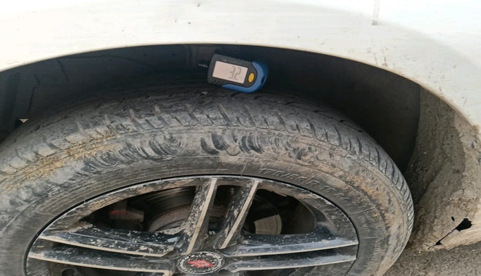 2017 Maruti Swift VDI, Diesel, Manual, 1,06,279 km, tyre