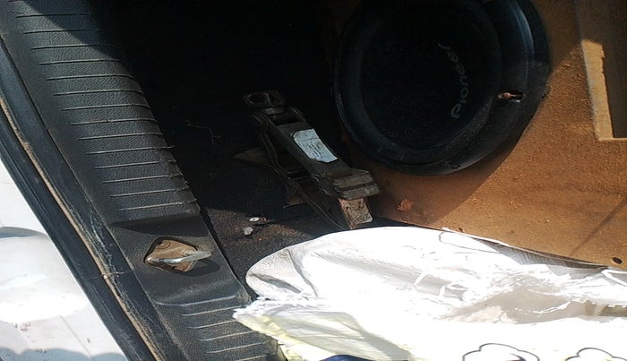 2016 Hyundai Elite i20 ASTA 1.4 CRDI (O), Diesel, Manual, 1,20,000 km, tyre