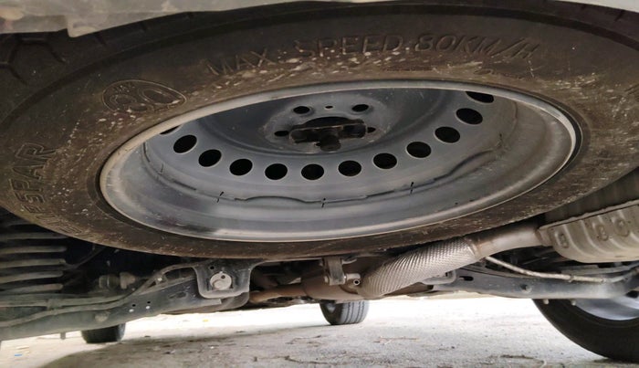 2022 Mahindra XUV700 AX 7 LUXURY P AT 7 STR, Petrol, Automatic, 33,698 km, tyre