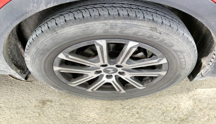 2022 Mahindra XUV700 AX 7 LUXURY P AT 7 STR, Petrol, Automatic, 33,698 km, tyre