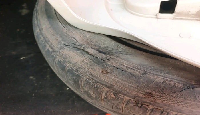 2015 Ford Ecosport TREND 1.5L DIESEL, Diesel, Manual, 1,15,361 km, tyre